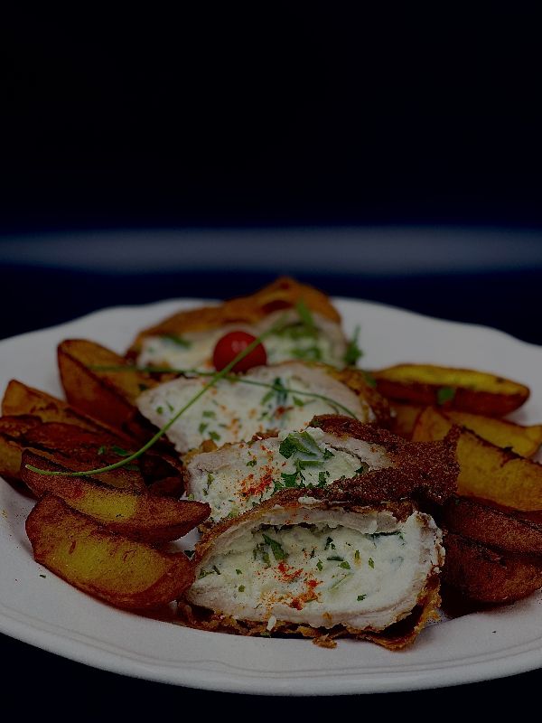 63. Zöldhagymás fetasajttal töltött karaj rántva steak burgonyával (Fried pork chop stuffed with feta cheese, roast potatoes)