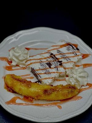96. Banán a'la sienna (karamellizált vajon készül, vaníliafagyival) (Baked banana with vanilla ice-cream)