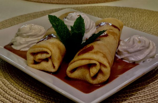 99. Gesztenyés palacsinta csokiöntettel (Pancakes with chestnut and chocolate sauce)