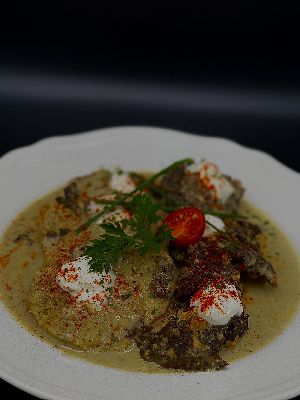 33. Omlós marhapofa pecsenyelével, szalvétagombóccal ( Beefcheek with meat jus and bread dumplings)