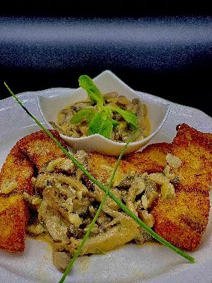 27. Tejszínes gombás fogas (pike-perch slices with mushrooms sauce)