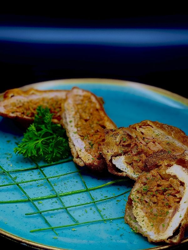 39. Őrségi sertésborda (Fried pork chop stuffed with onion, bacon, mustard) 