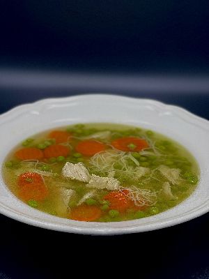 Húsleves csirkehússal és zöldségekkel (Bone soup with chicken breast and vegetables)
